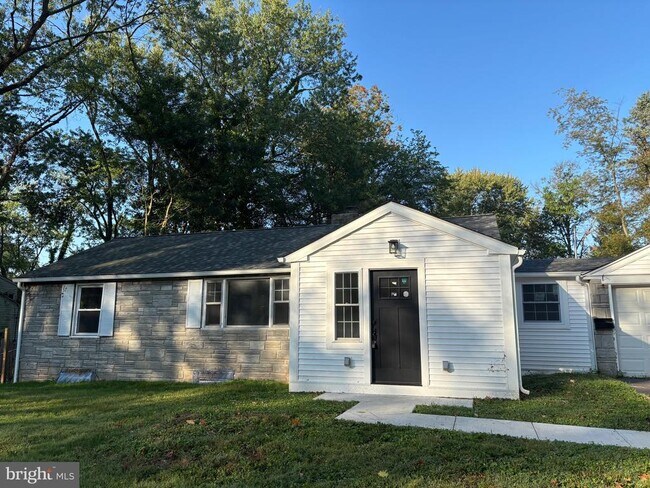 Building Photo - 1043 Thrush Ln