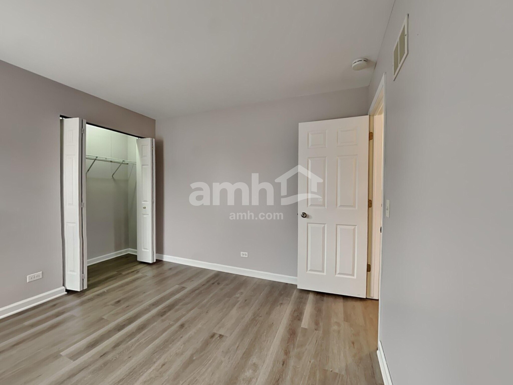 Building Photo - 230 School Dr