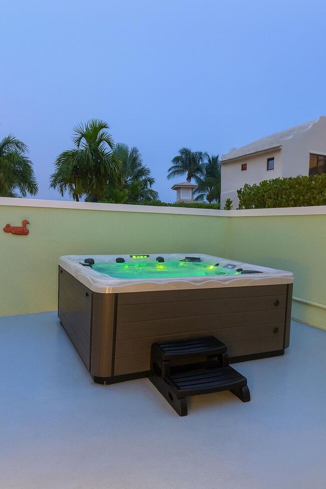 Building Photo - 810 Bamboo Ln