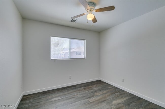 Building Photo - 210 Lynbrook St