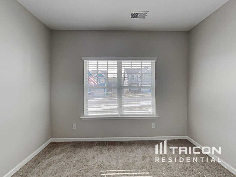 Building Photo - 346 Crandon Rd