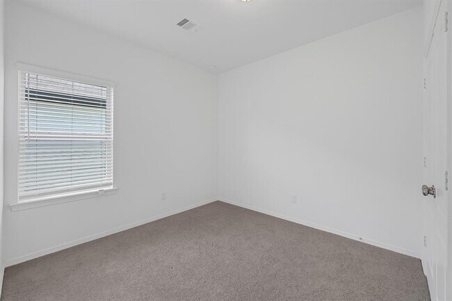 Building Photo - 25395 Northpark Lake Dr