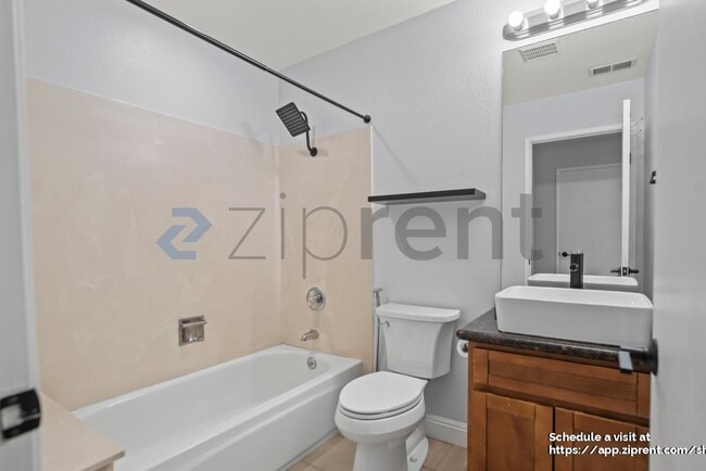 Building Photo - 567 Blue Jay Dr