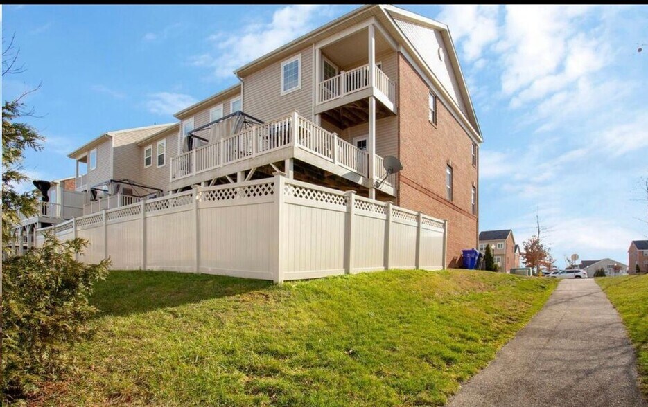 Building Photo - 11472 Stockport Pl