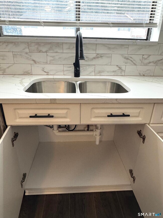 Building Photo - 39 Horton Hill Rd