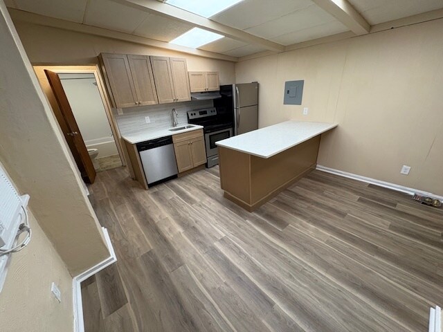 Building Photo - 5832 Phillips Ave