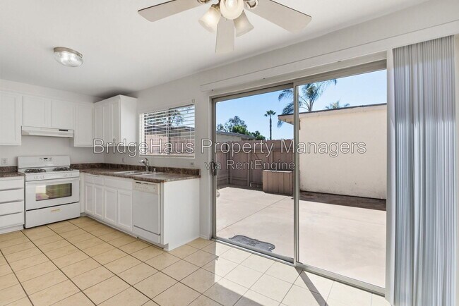 Building Photo - 3550 Sandpiper Pl