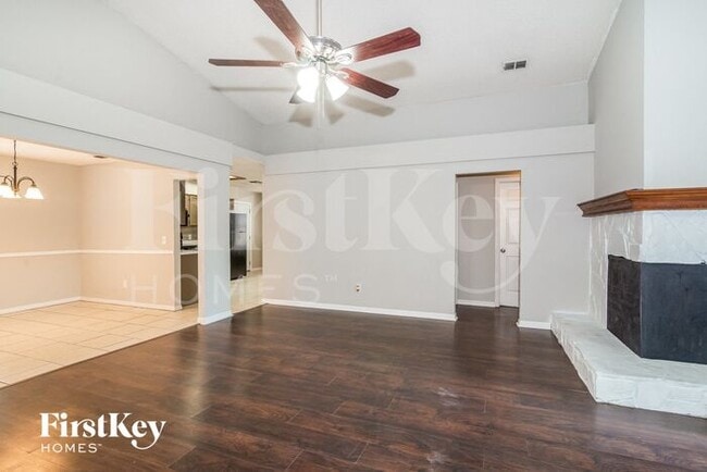 Building Photo - 8450 Sugartree Dr