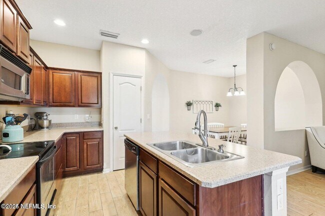 Building Photo - 604 Briar Way Ln