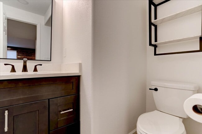 Building Photo - Stunning 5Bed/4Bath Home in the Heart of Erie