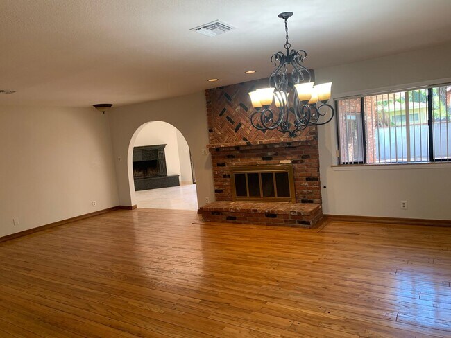 Building Photo - Rare opportunity! 2 Properties Available f...