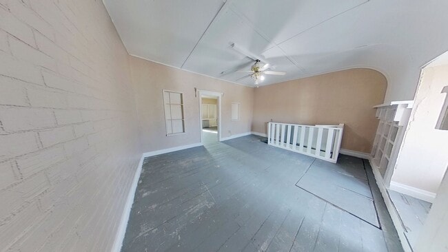 Building Photo - Second-Floor Apartment Accepting Housing Vouchers