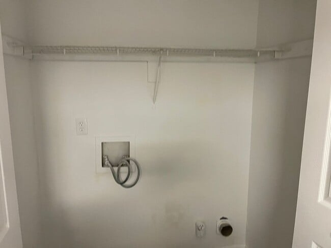 Building Photo - Modern 2-Bed, 1-Bath Oasis with Central Ai...