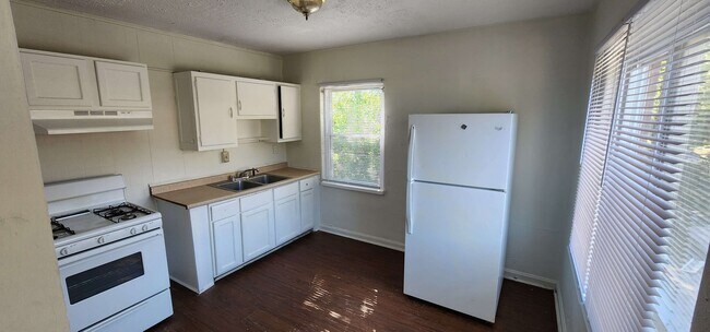 Building Photo - 2706 Oxford Ave