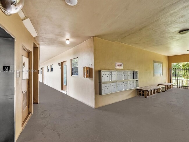 Building Photo - 5001 W Oakland Park Blvd