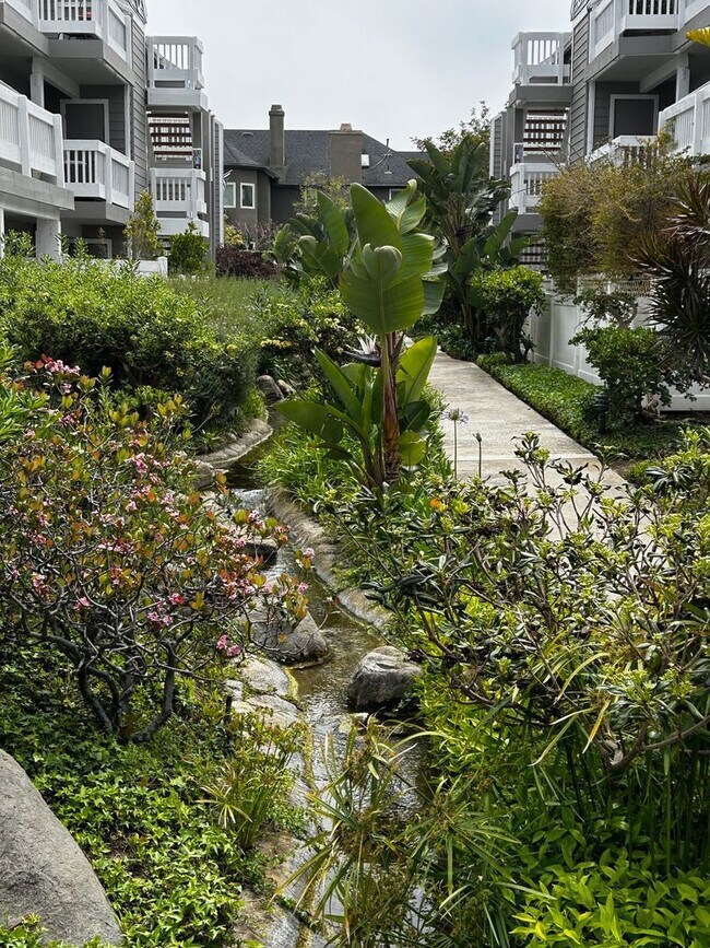 Building Photo - Sunshine and Seabreeze