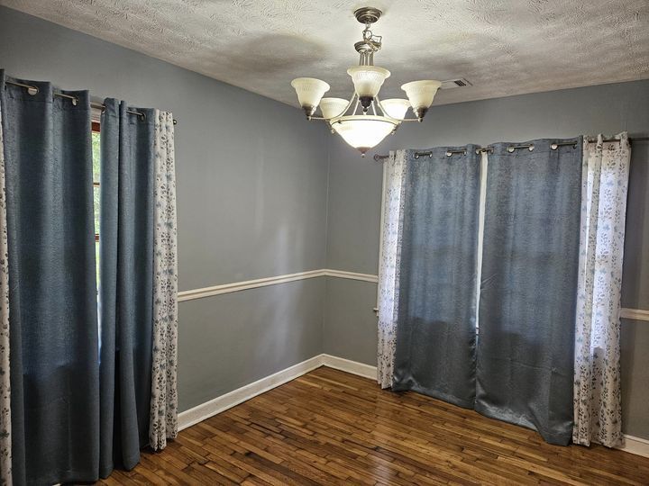 Extra Large Dining Room - 4809 16th Ave