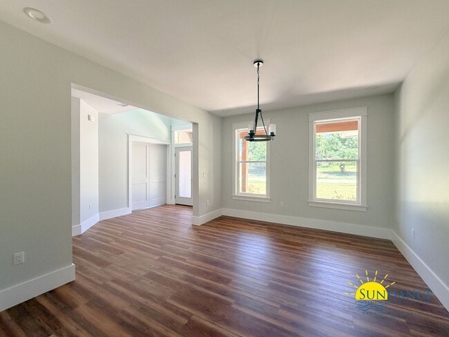 Building Photo - 5870 Saratoga Dr