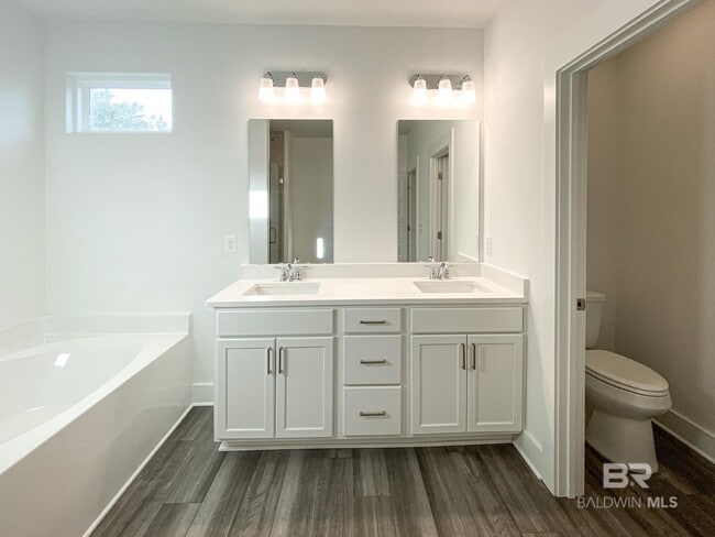 Building Photo - 510 Hardwood Ave