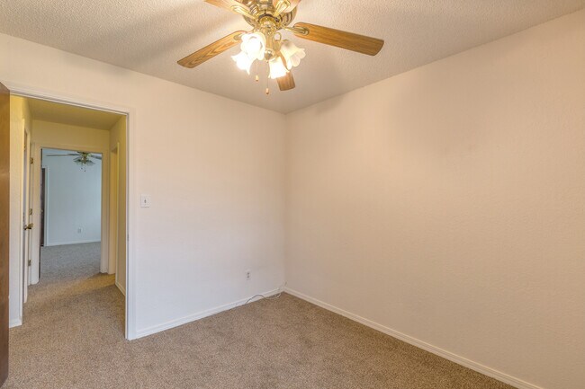 Building Photo - 304 W Quantico St