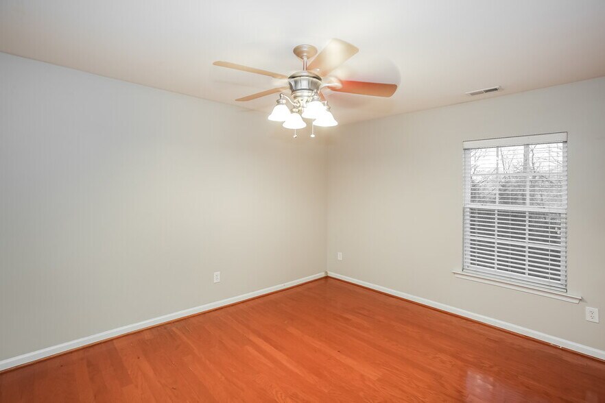 Building Photo - 4004 Houldsworth Dr