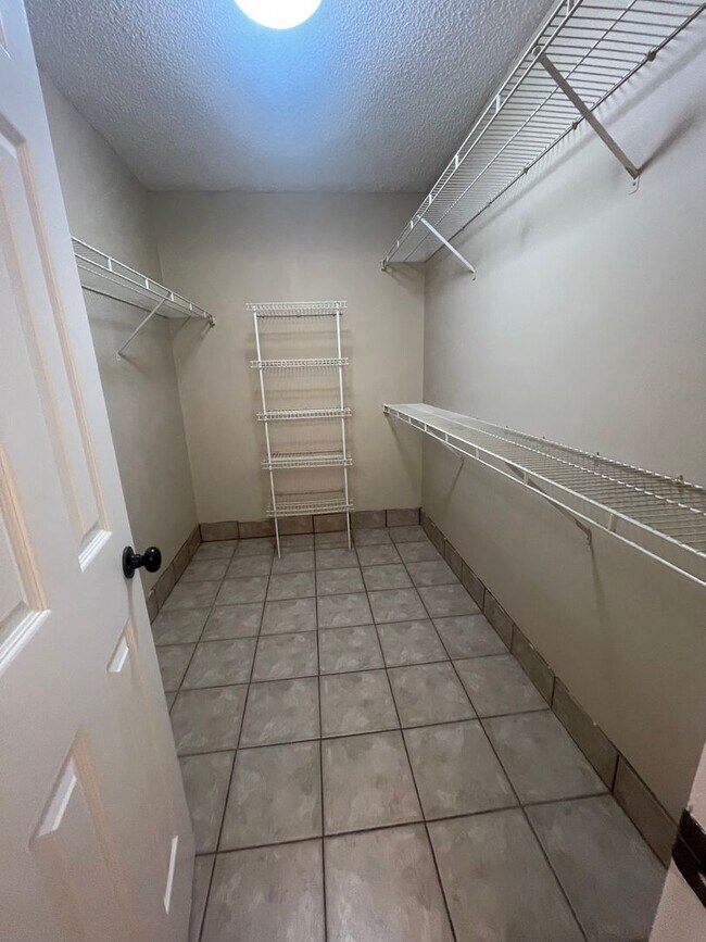 Building Photo - 164 Leeswood Cir