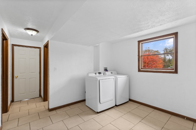 Building Photo - 120 Windermere Dr