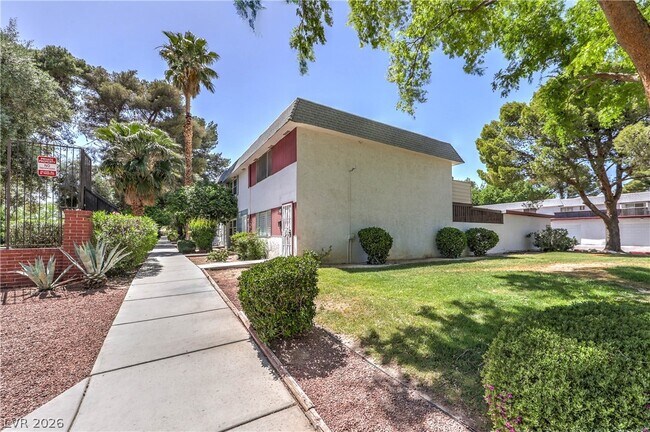Building Photo - 343 Greenbriar Townhouse Way