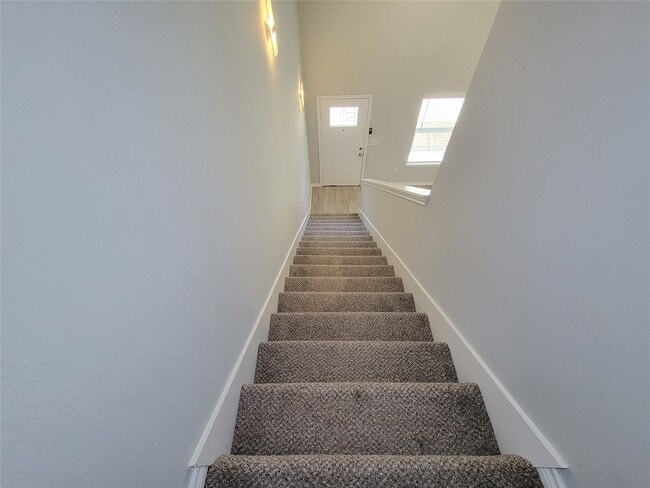 Building Photo - 16684 E Ivanhoe St