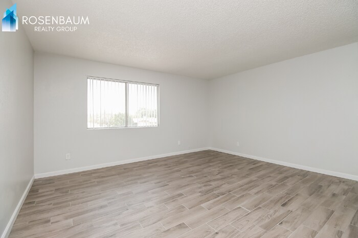 Building Photo - 1050 W University Dr