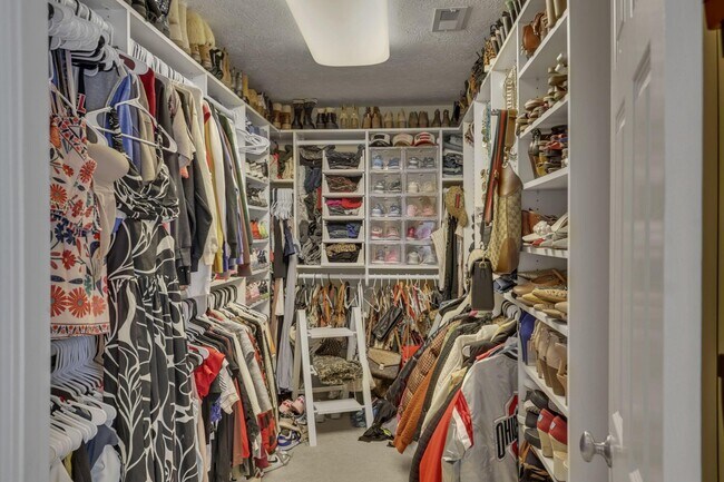 Building Photo - 7097 Pleasant Colony Cir