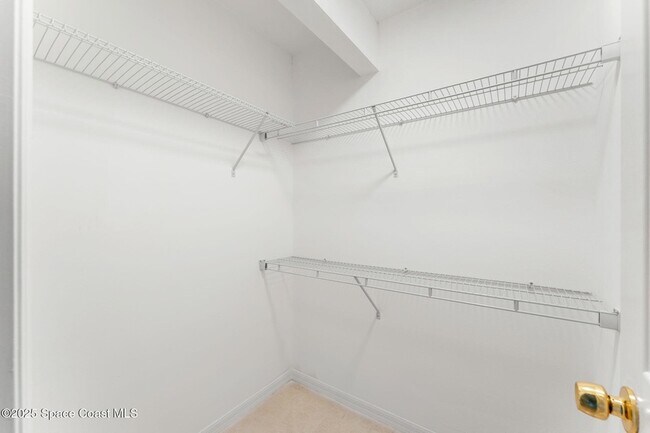 Building Photo - 158 Empress Ave