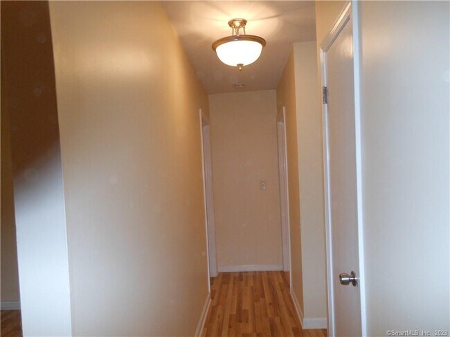 Building Photo - 646 Howe Ave