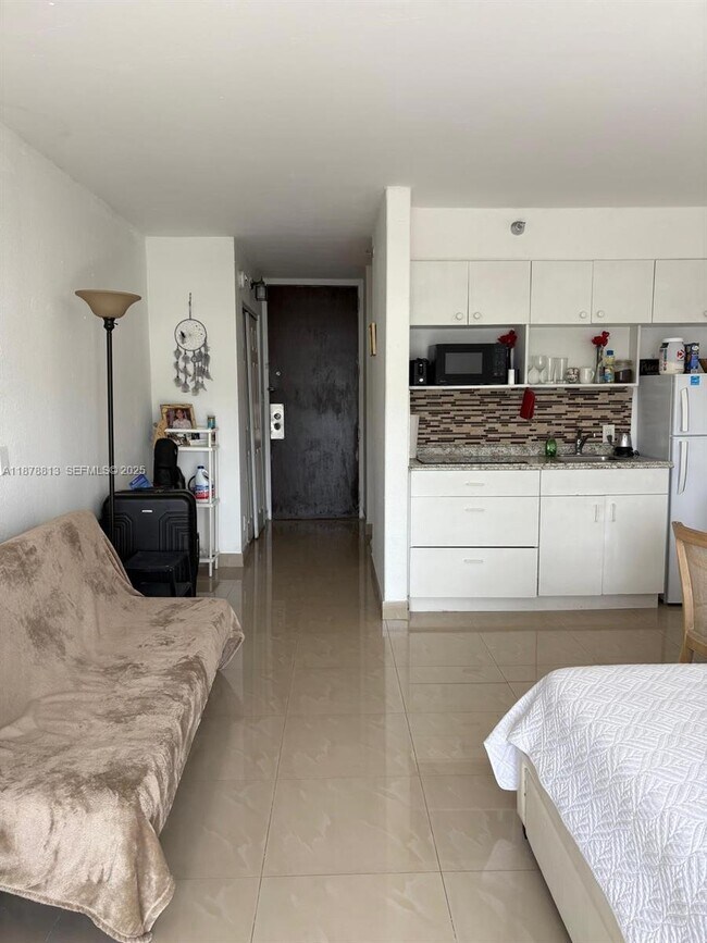 Building Photo - 16450 NW 2nd Ave