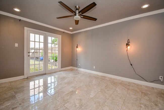 Building Photo - 9614 Val Verde St