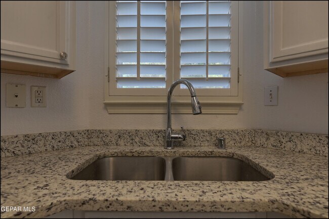 Building Photo - 7097 Tierra Roja St