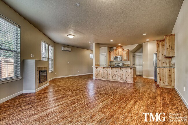 Building Photo - Contemporary 3 Bed 2.5 Bath Style Home in ...
