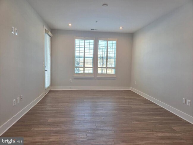 Building Photo - 170 Harrier Wy