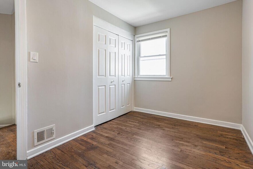 Building Photo - 3815 28th Ave