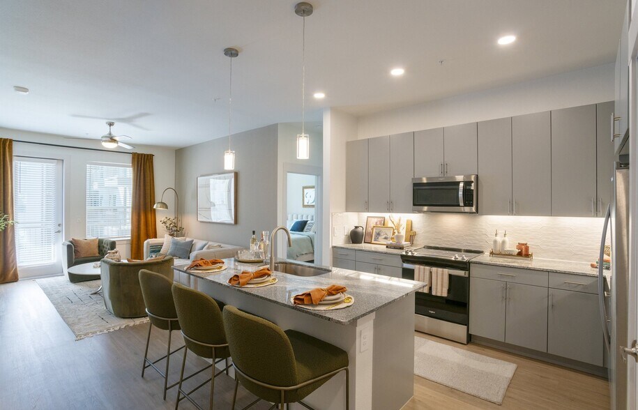 Building Photo - 5088 Ross Ave