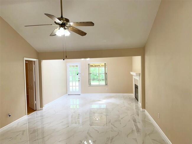 Building Photo - 10202 Hollow Canyon Dr