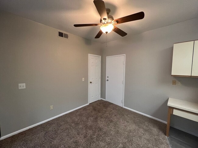 Building Photo - 1 Bed 1.5 Bath Townhome in Aurora!