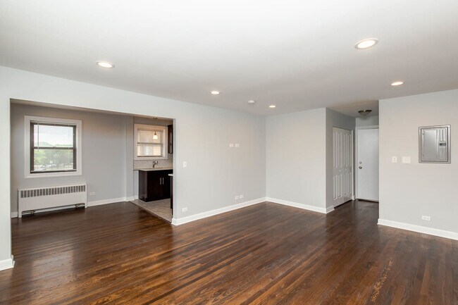 Building Photo - 6807 N Ridge Blvd