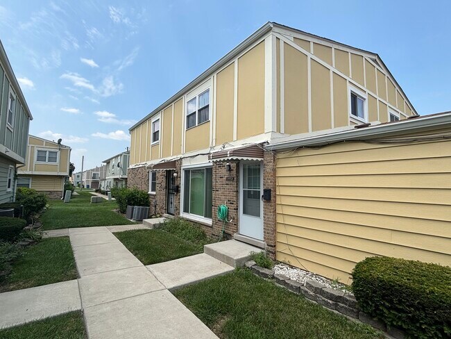 Building Photo - 20124 Oak Ln