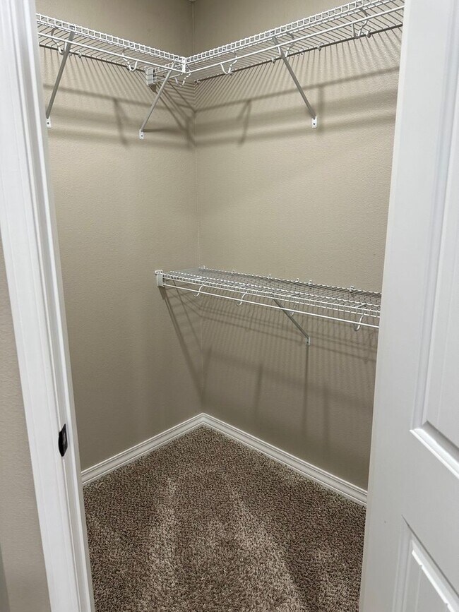 Building Photo - Your Dream 3-Bed, 2-Bath Brick Haven