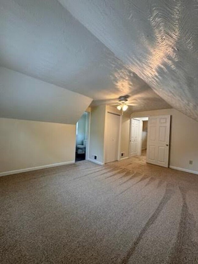 Building Photo - 489 S Edgehill Ave