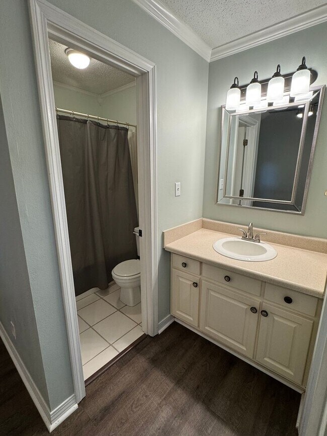 Building Photo - GREAT COMMUTE LOCATION!