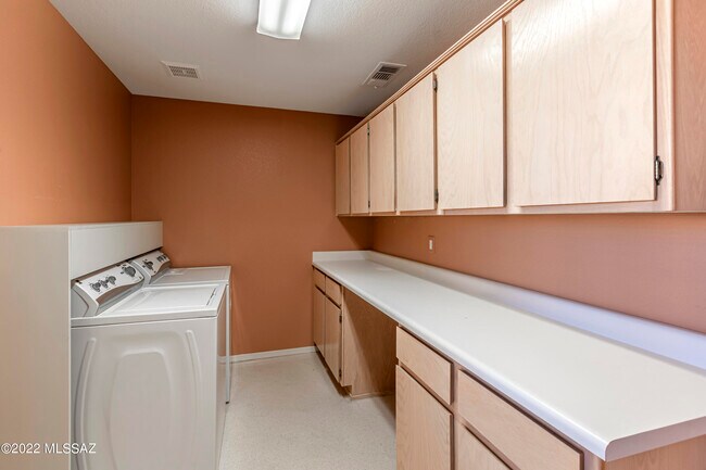 Building Photo - 65685 E Rocky Trail Dr