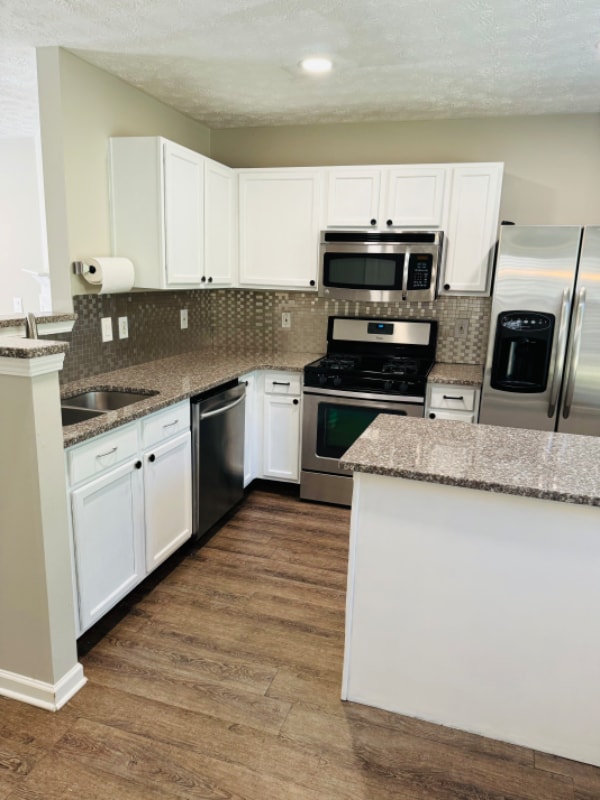 Building Photo - 208 Oak Grove Way