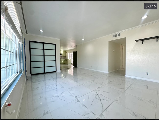 Building Photo - 32927 Lake Candlewood St
